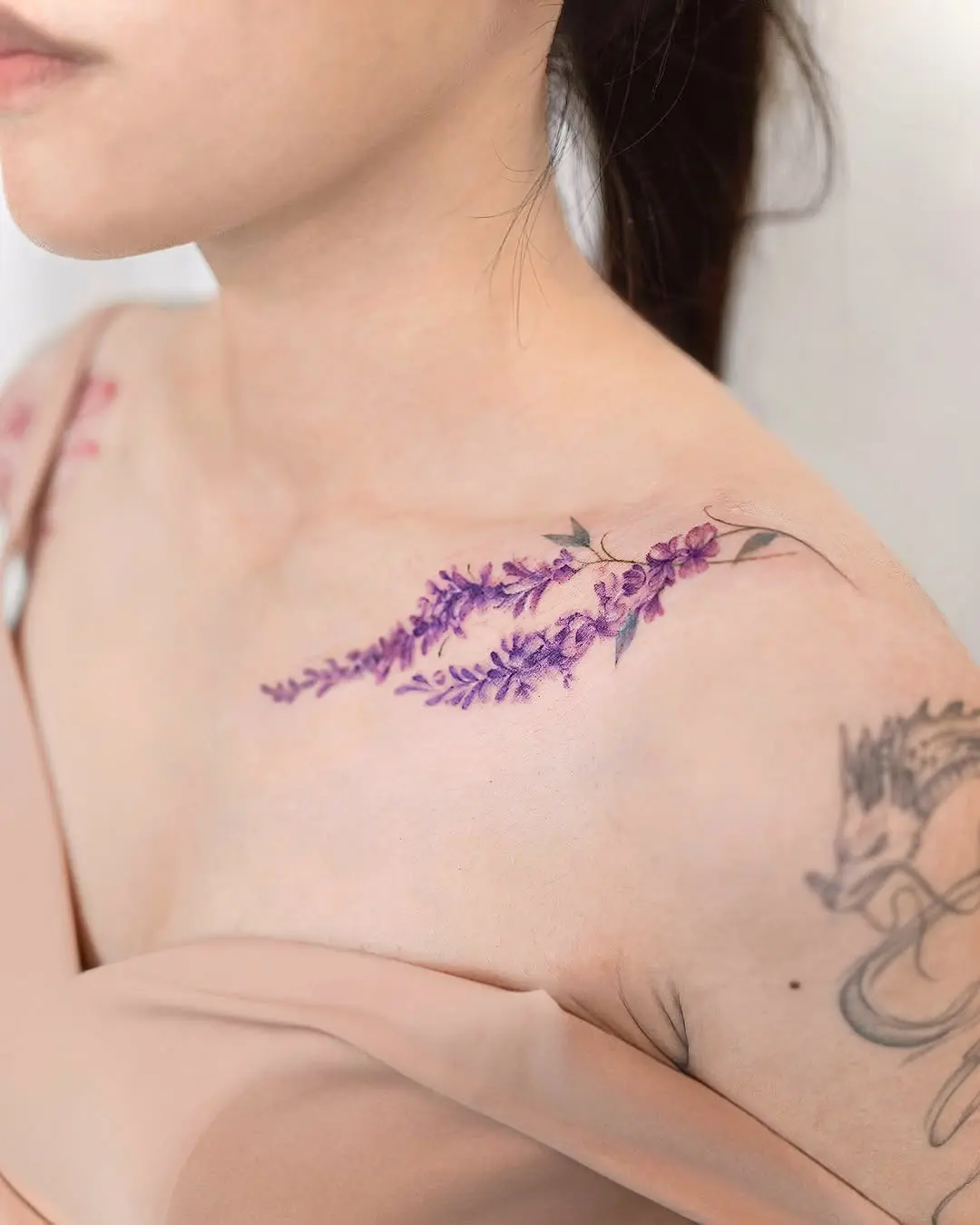 Elegant floral shoulder tattoo design for women