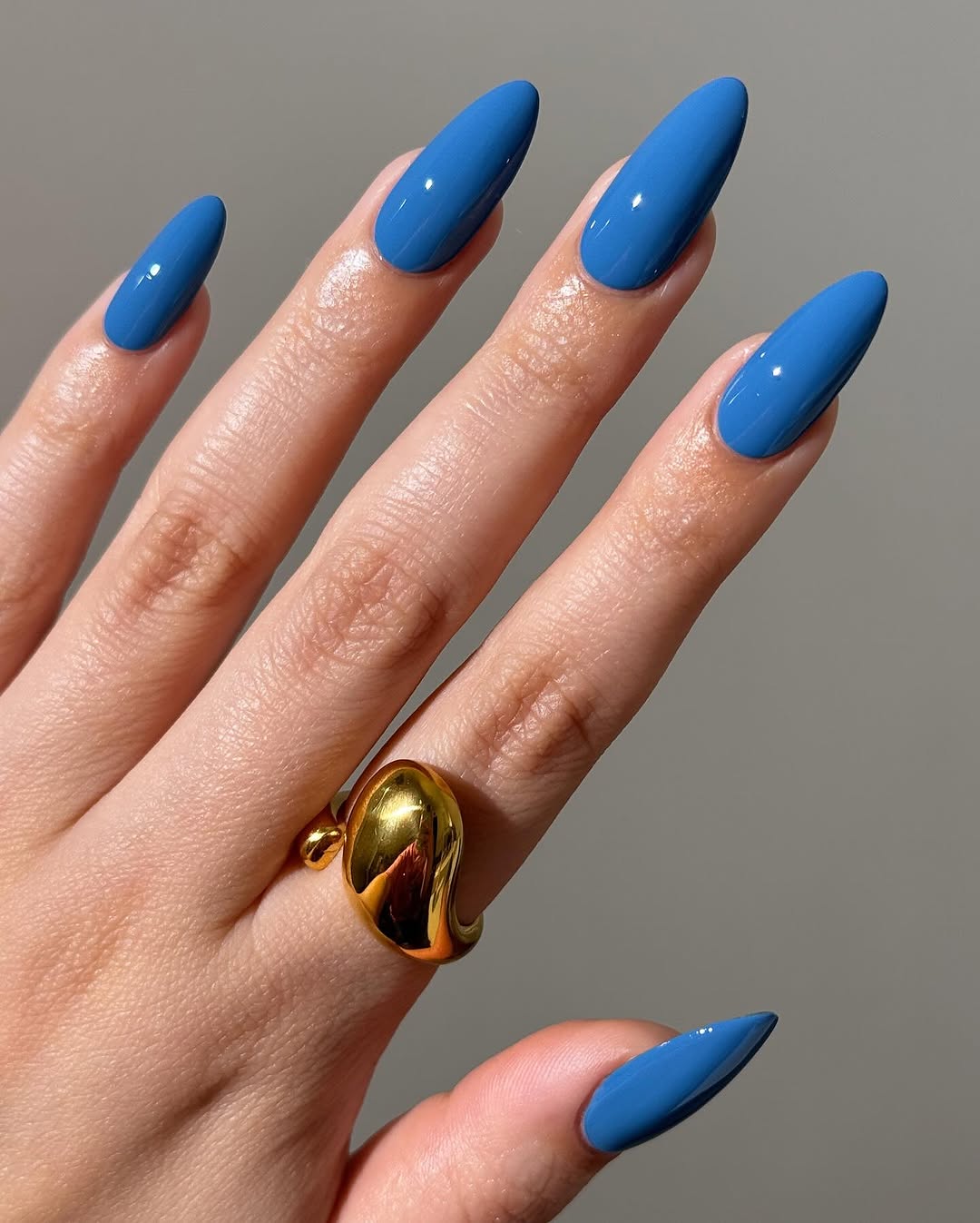 Stylish blue nails with a glossy finish
