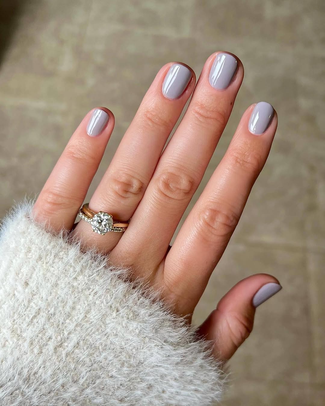 Elegant grey nails for a chic look
