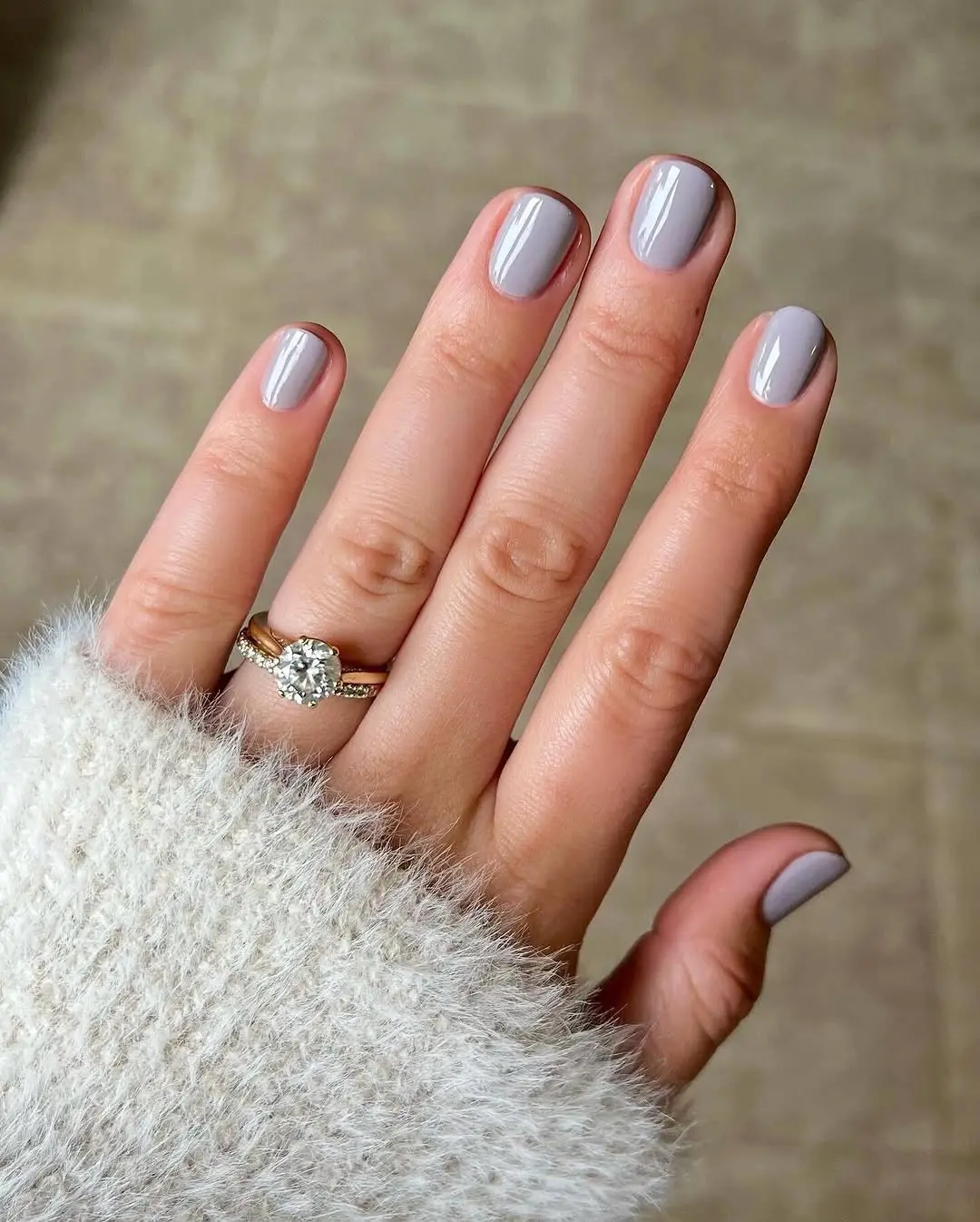 Elegant grey nails for a chic look