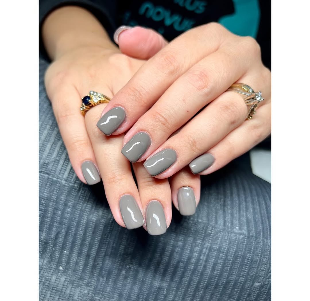 Chic grey nails with elegant accessories