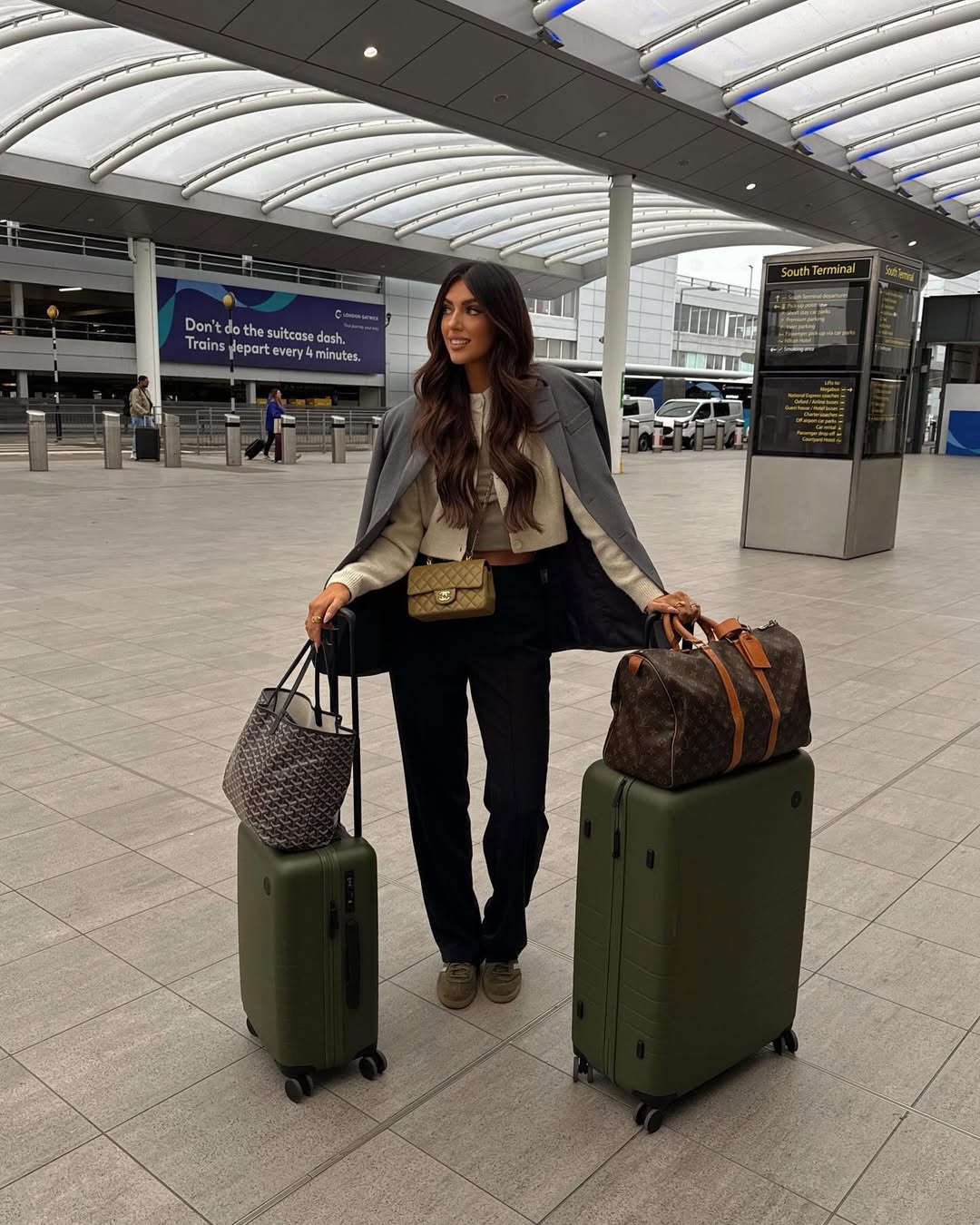 Chic and comfortable ensembles for airport travel
