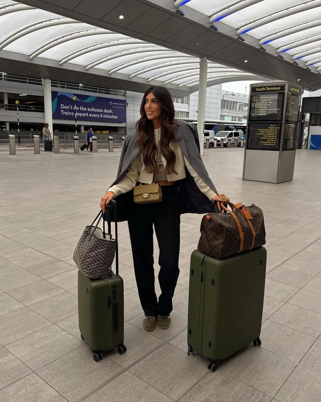 Chic and comfortable ensembles for airport travel