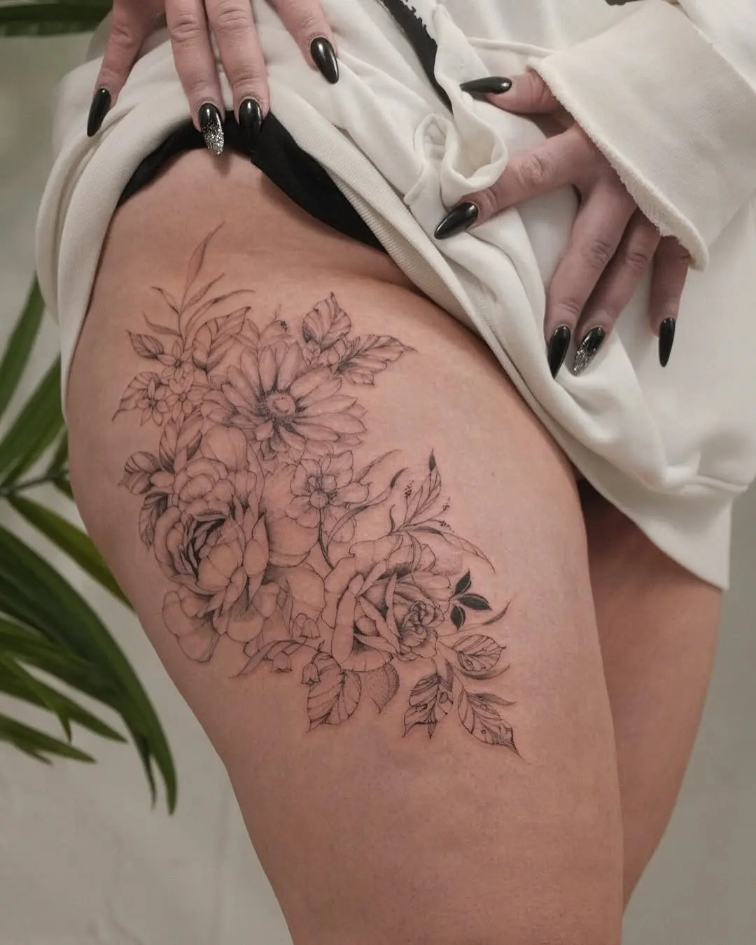 Elegant Floral Thigh Tattoo Design Inspiration