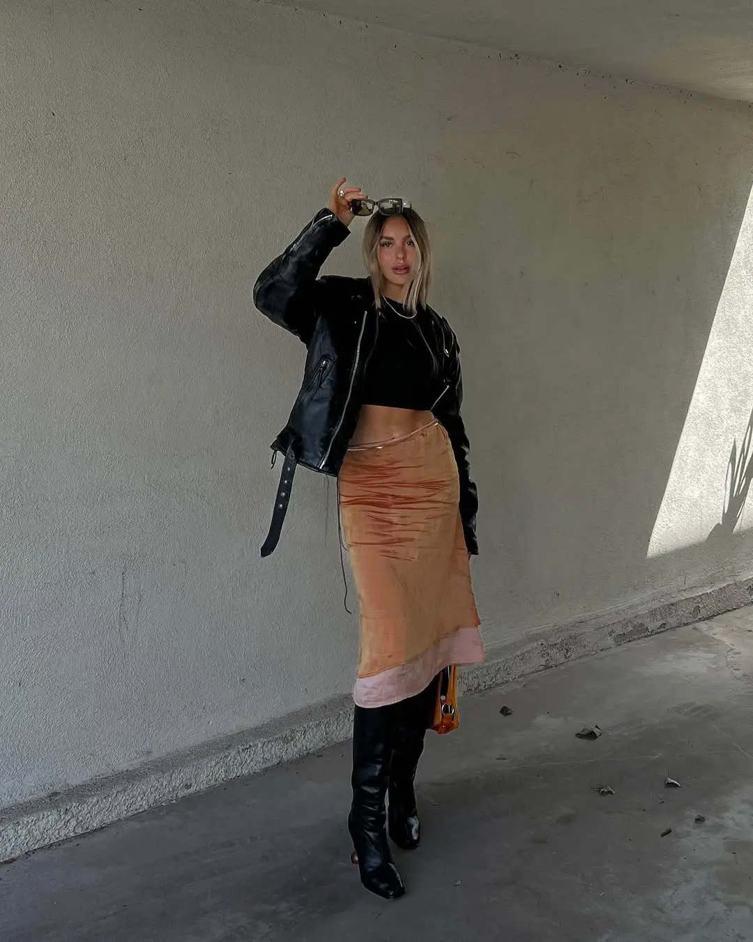 Chic Midi Skirt Look for Modern Styles