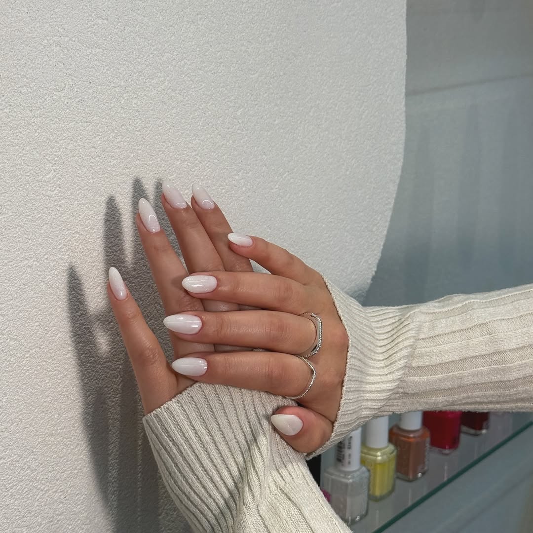 Chic white nails for a modern look