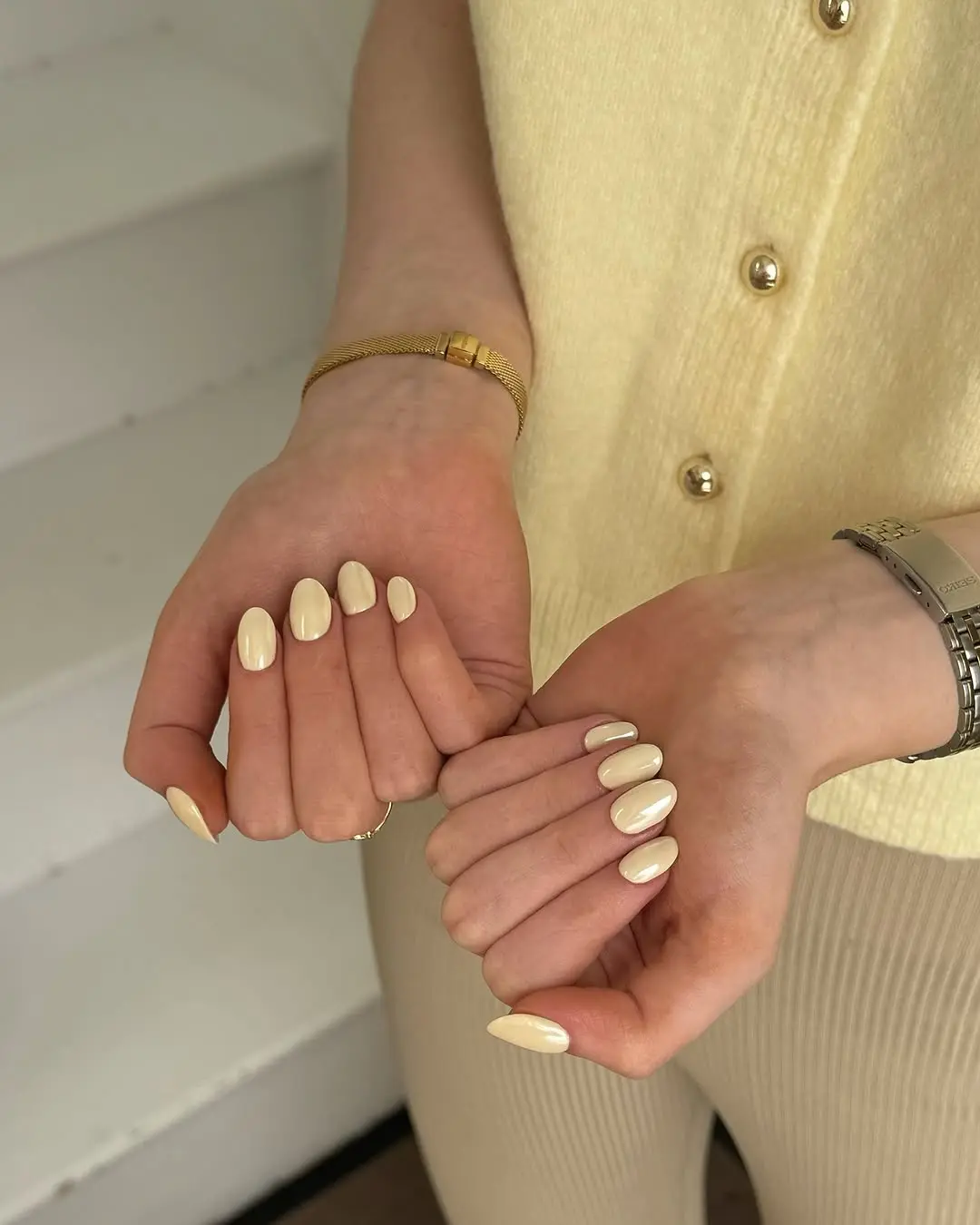 Elegant yellow nails with a chic twist
