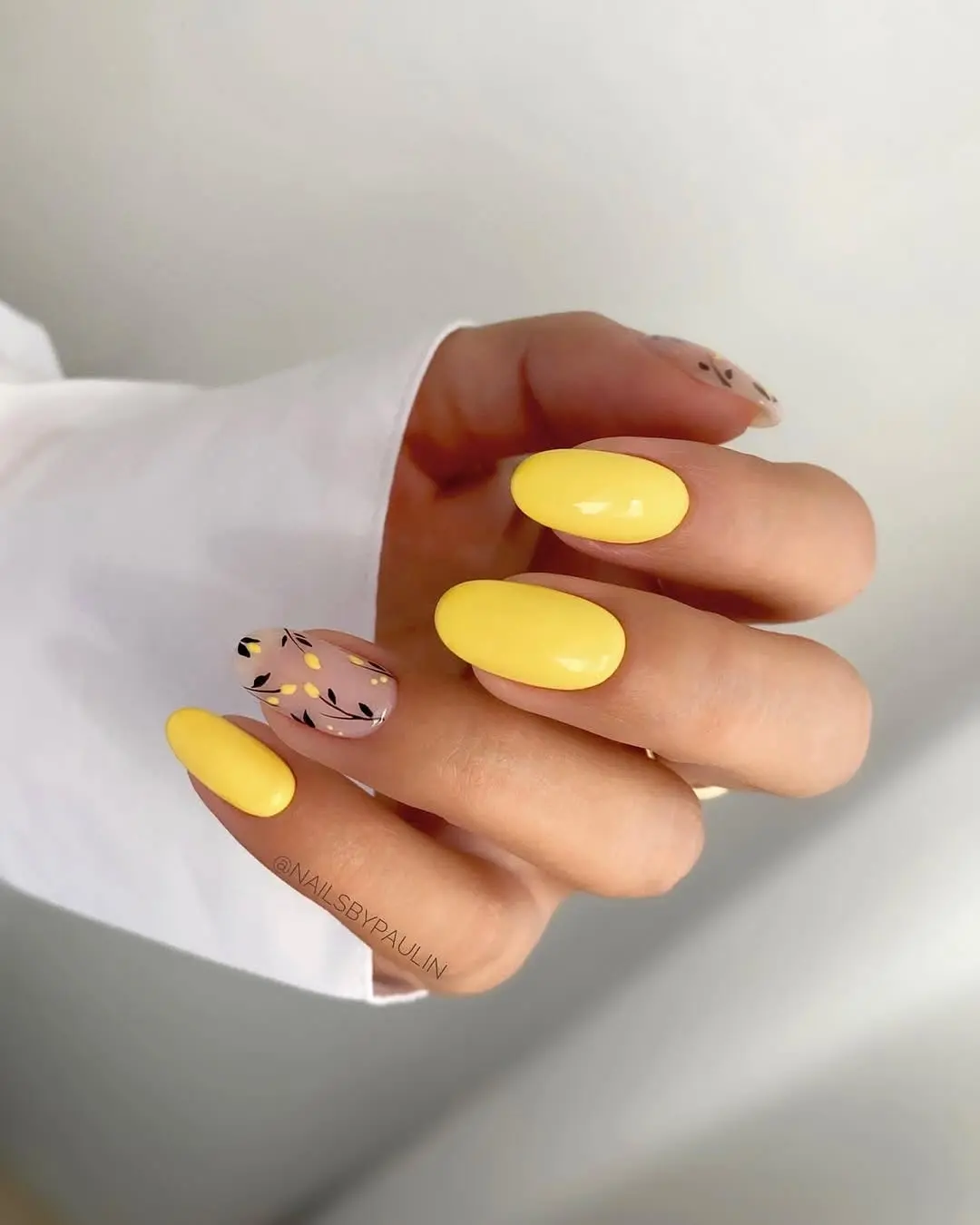 Chic yellow nails with stylish accent design