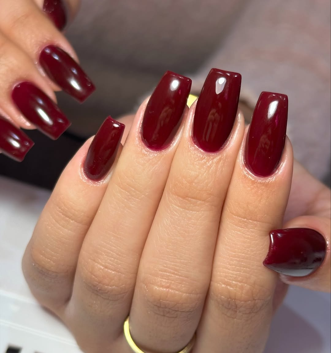 Glamorous burgundy square nails with shine