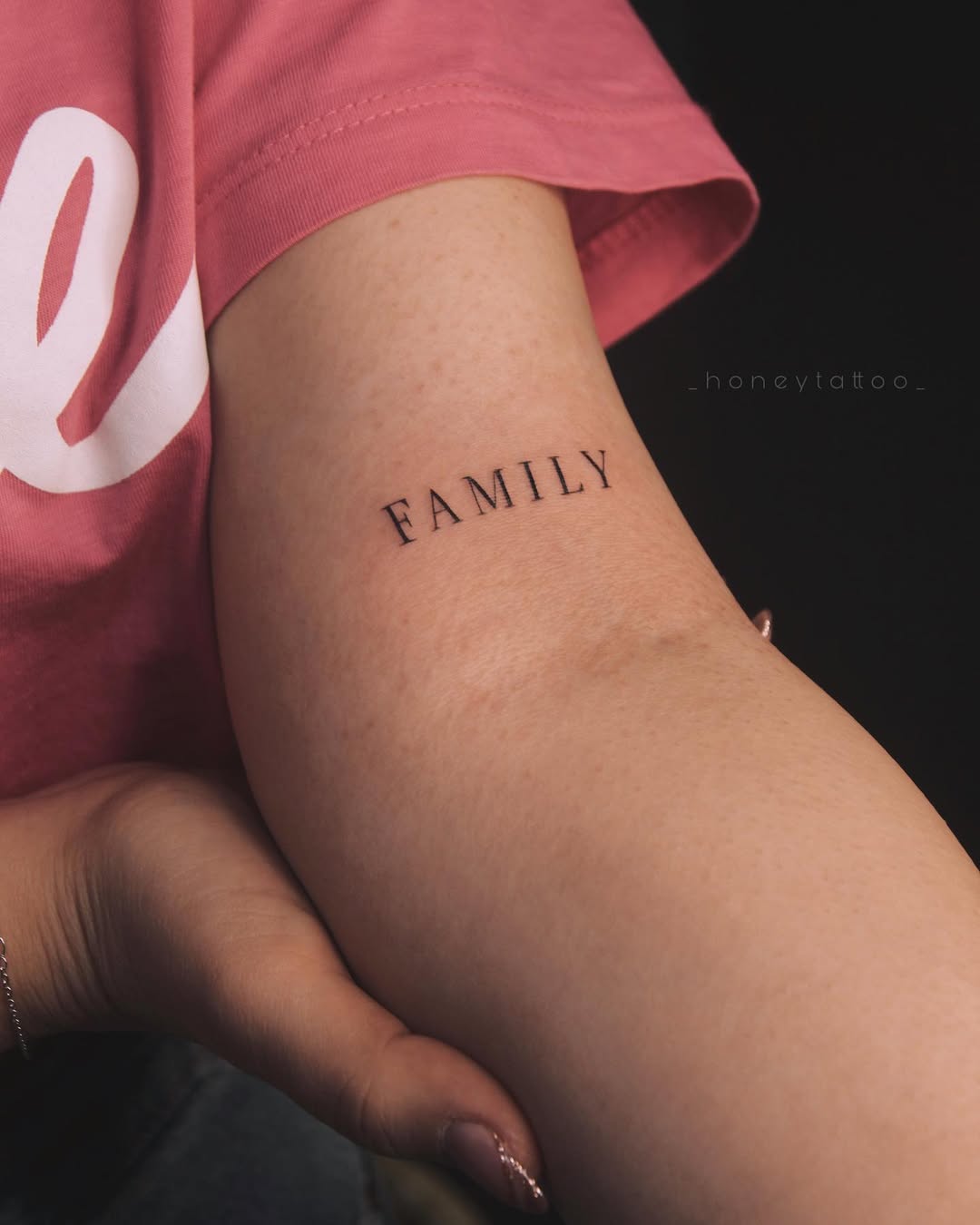 A minimalist tribute to family bonds