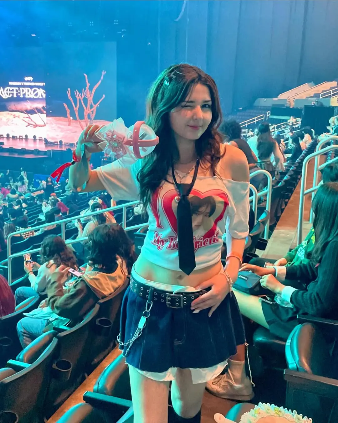 Stylish Concert Look with Playful Vibes
