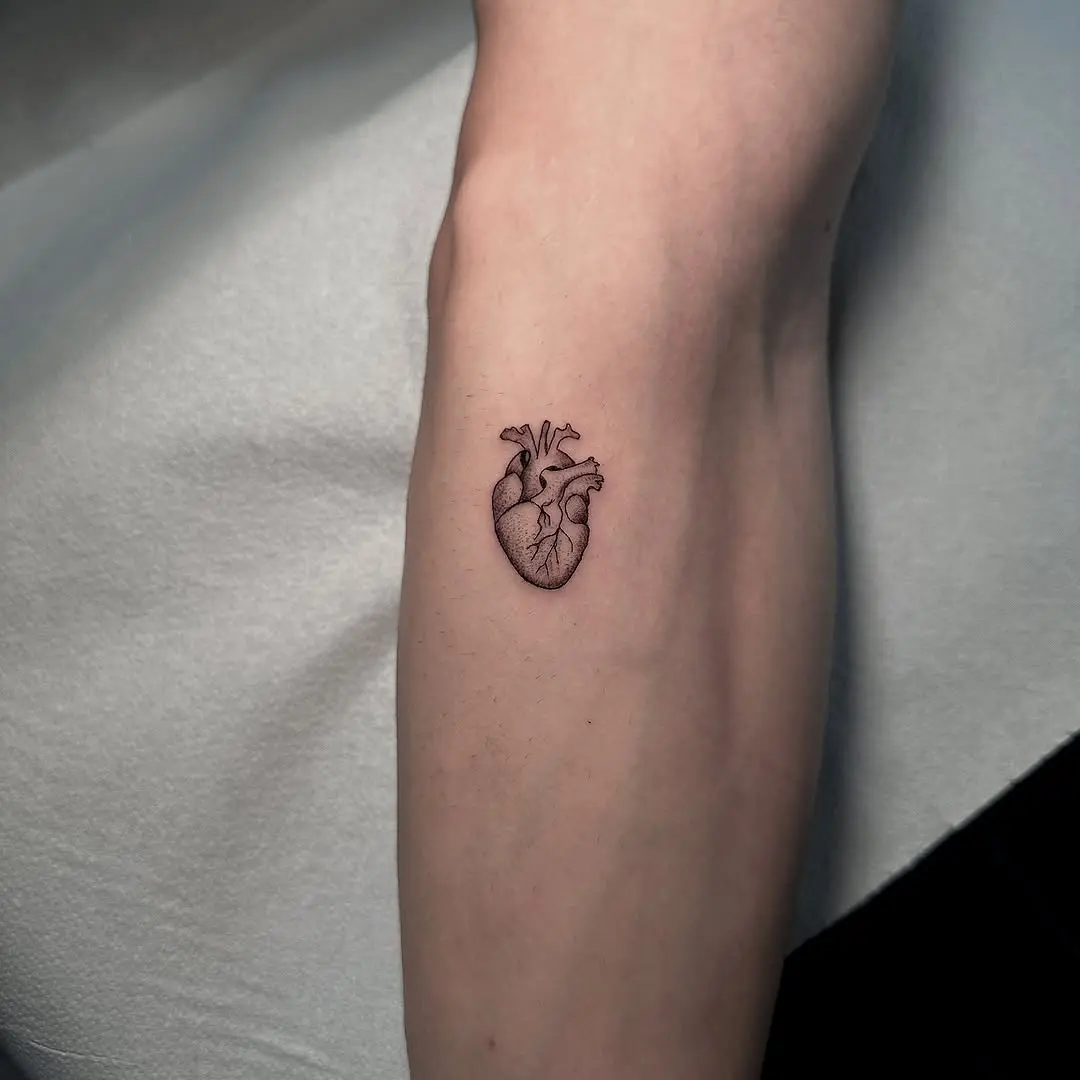 Sleek Heart Design with Minimalist Vibes