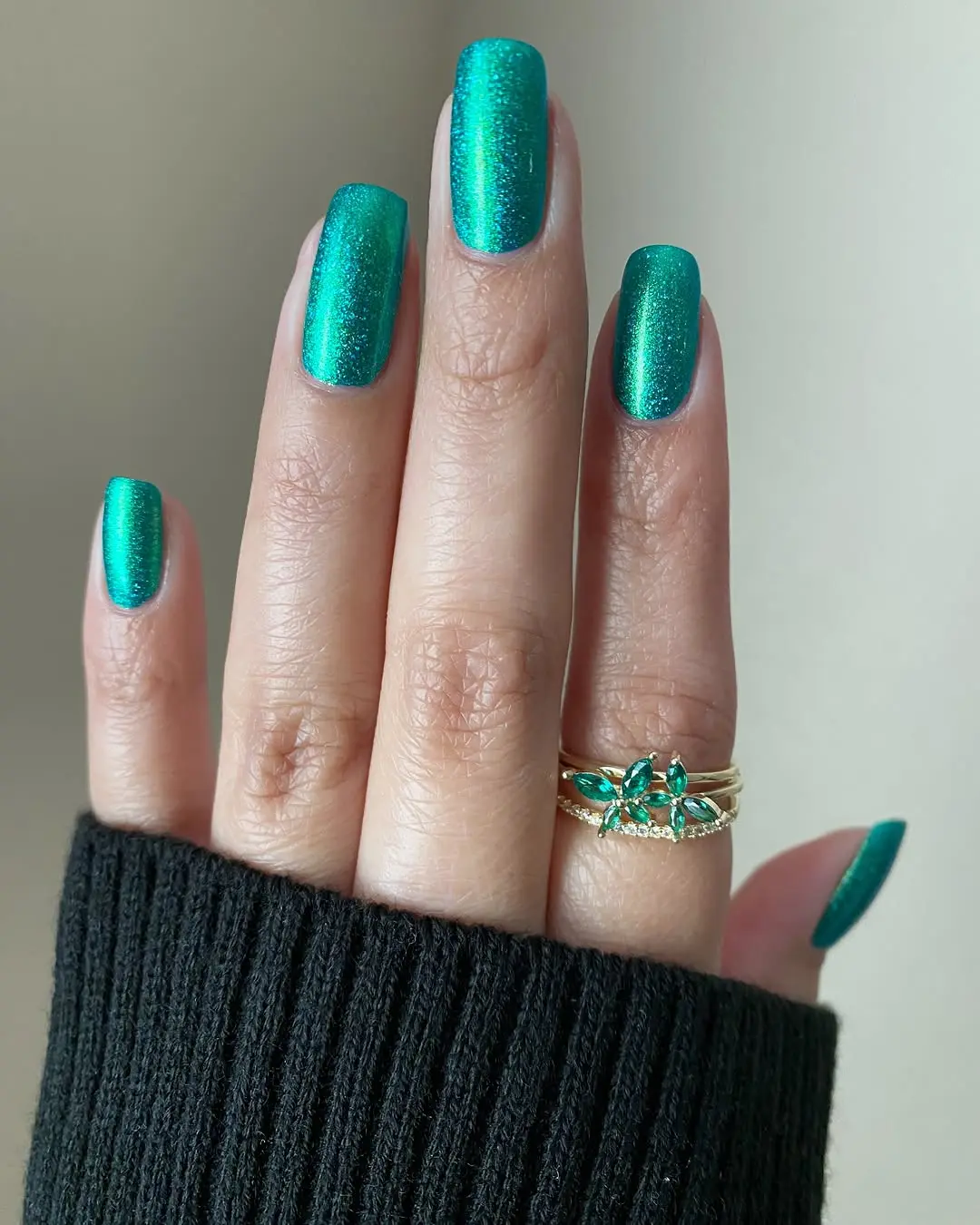 Eye-catching teal nails with stunning shimmer