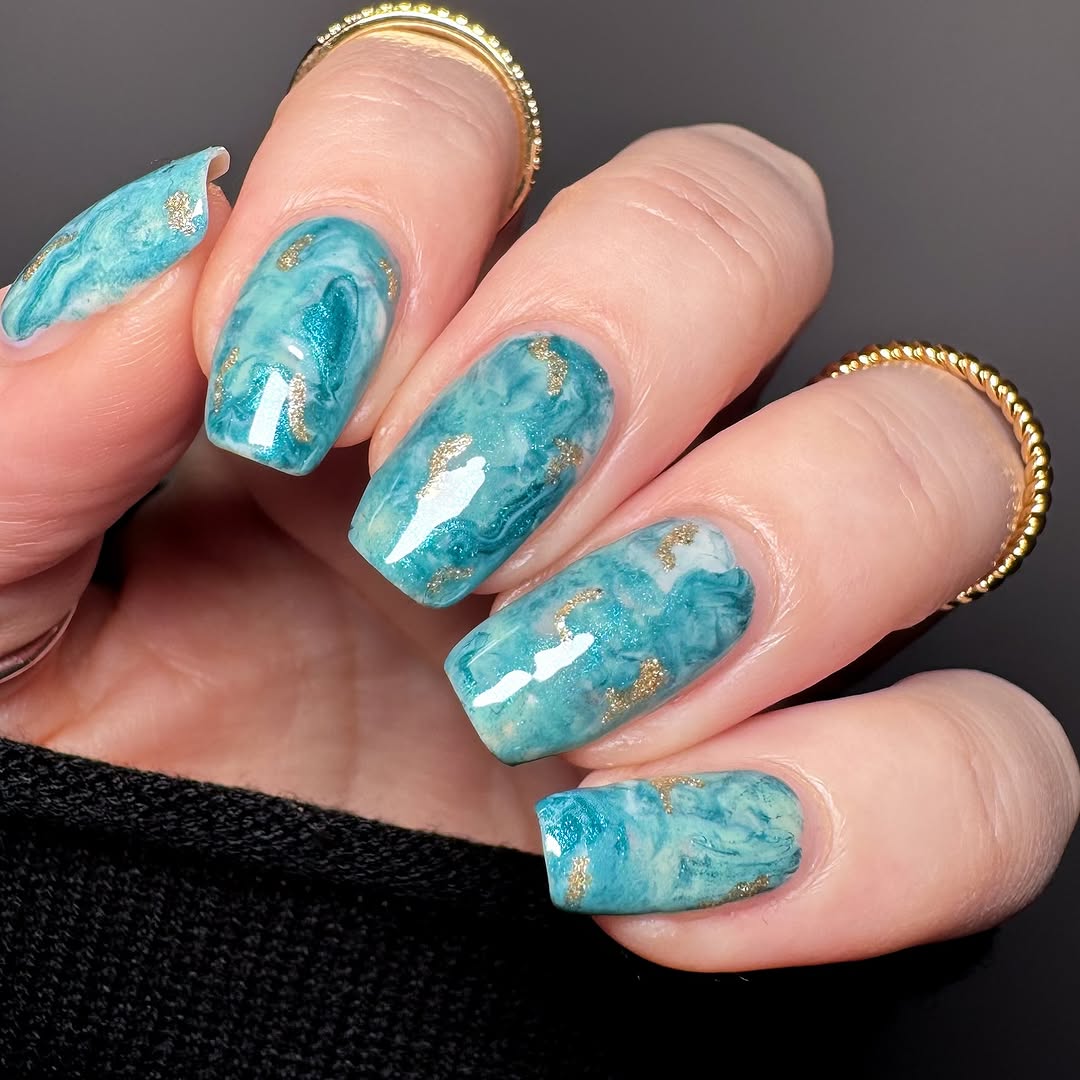 Gorgeous teal nails with marbled effect