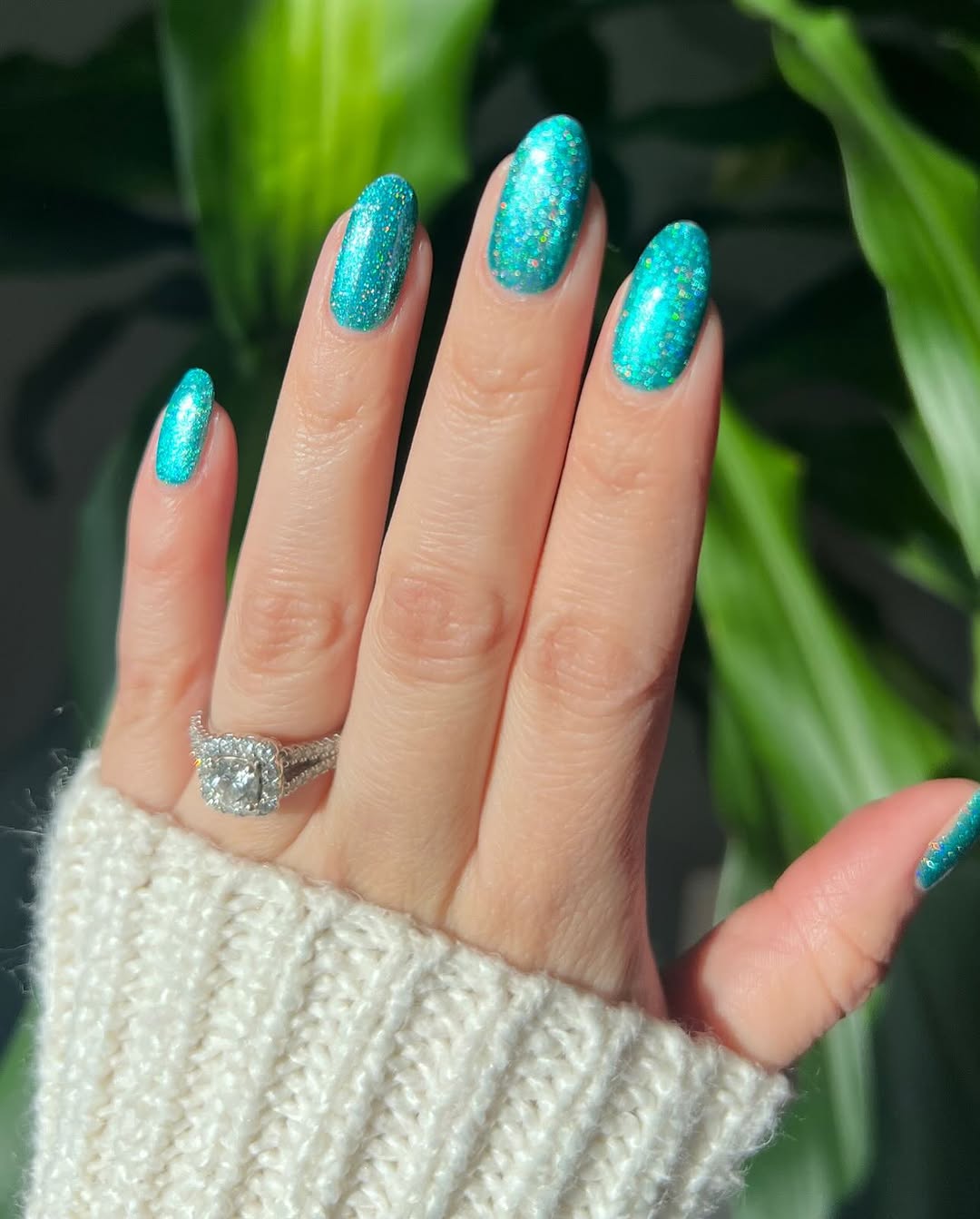 Sparkly teal nails for vibrant summer vibes