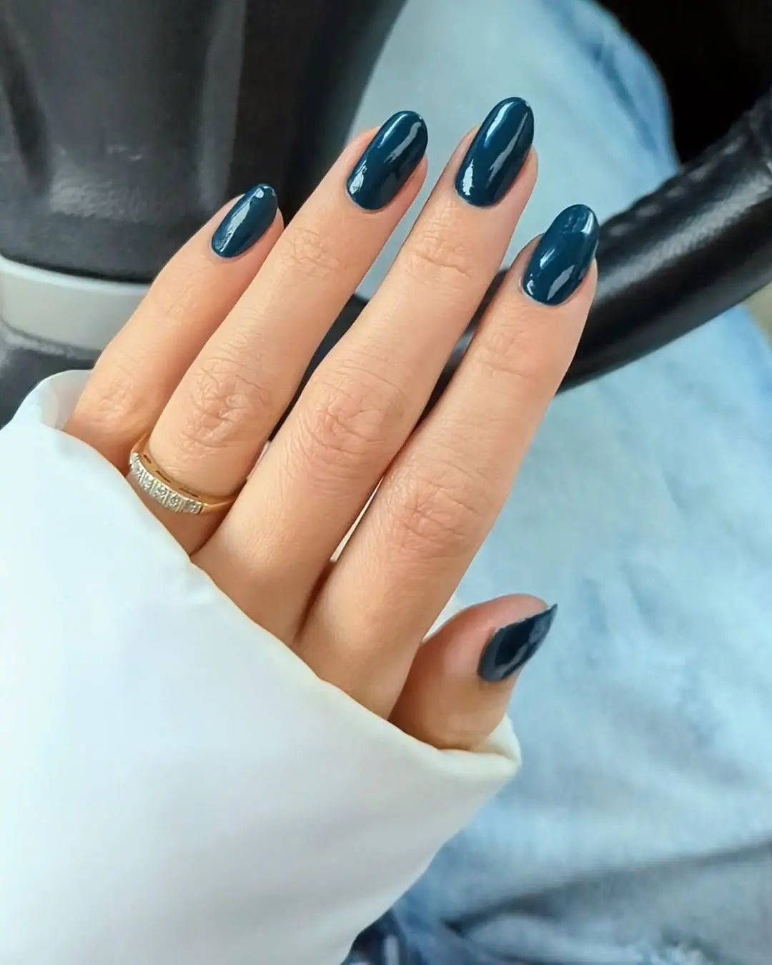 Stylish teal nails for the modern aesthetic