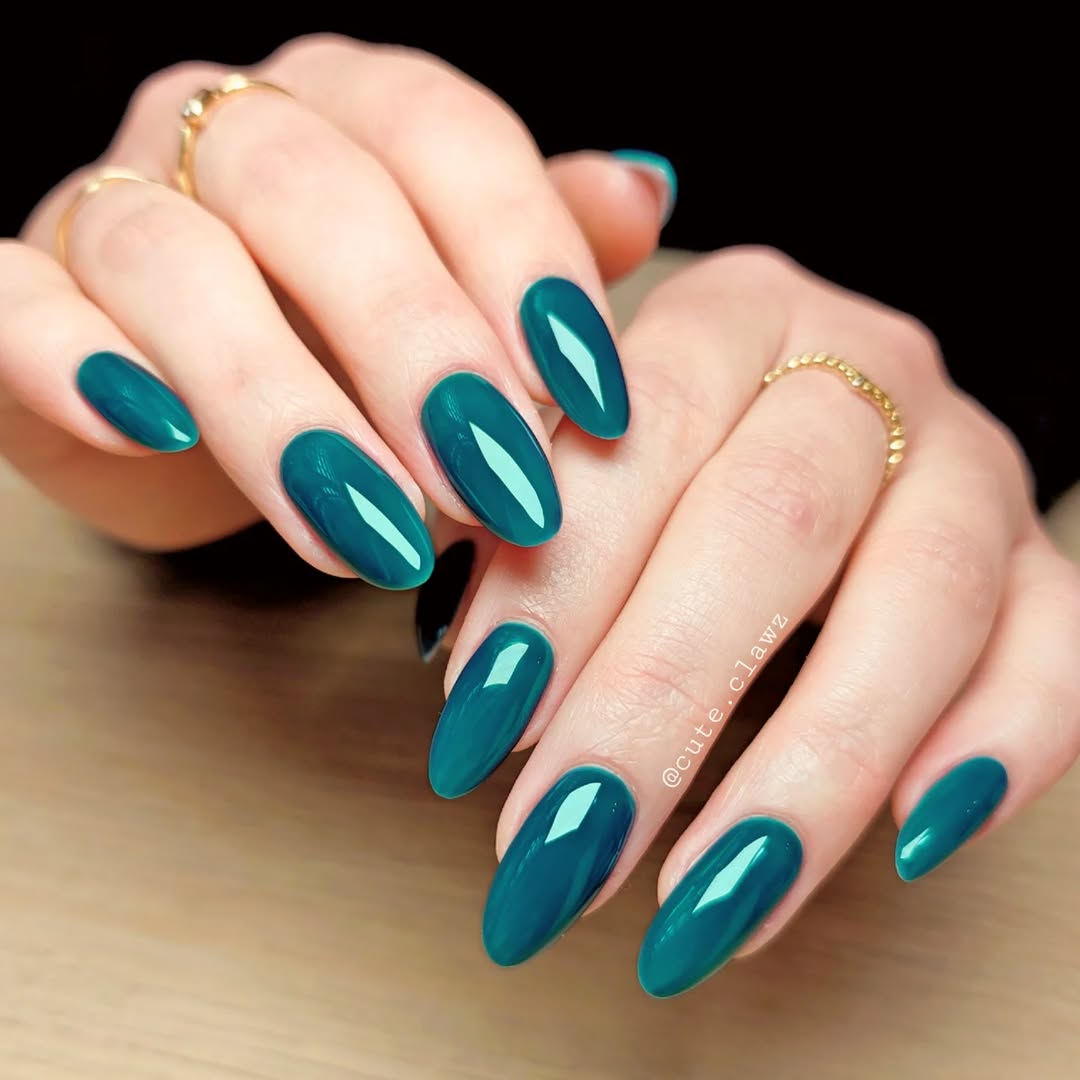 Stunning teal nails with a glossy finish