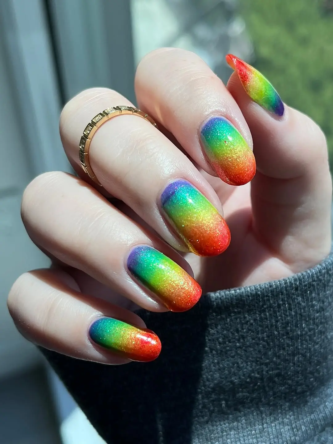 Stunning rainbow ombre glitter nails design