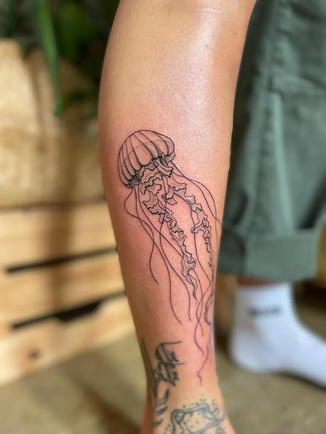 Elegant jellyfish tattoo showcasing minimalist design