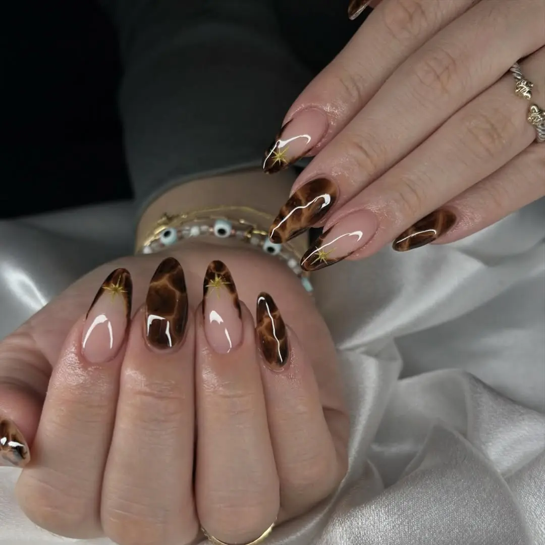 Chic leopard print nails in brown shades