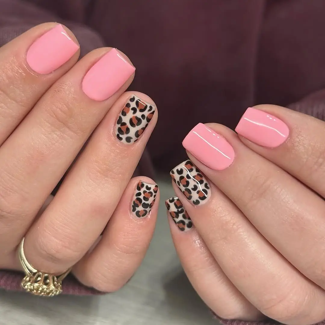 Stylish leopard print with soft pink accents