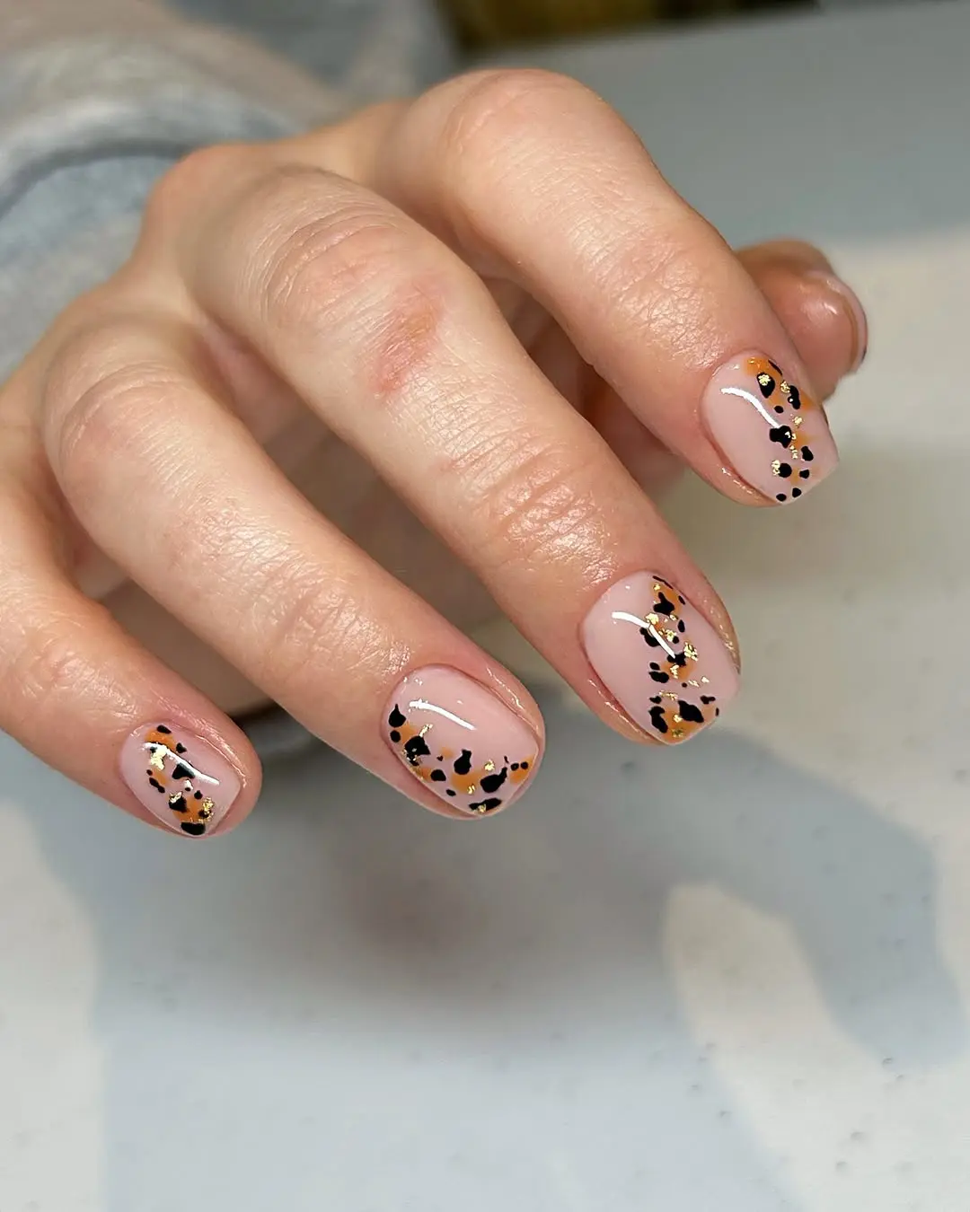 Chic leopard print nails for stylish looks