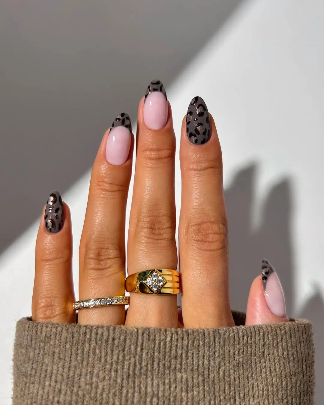 Chic leopard nails for a trendy vibe