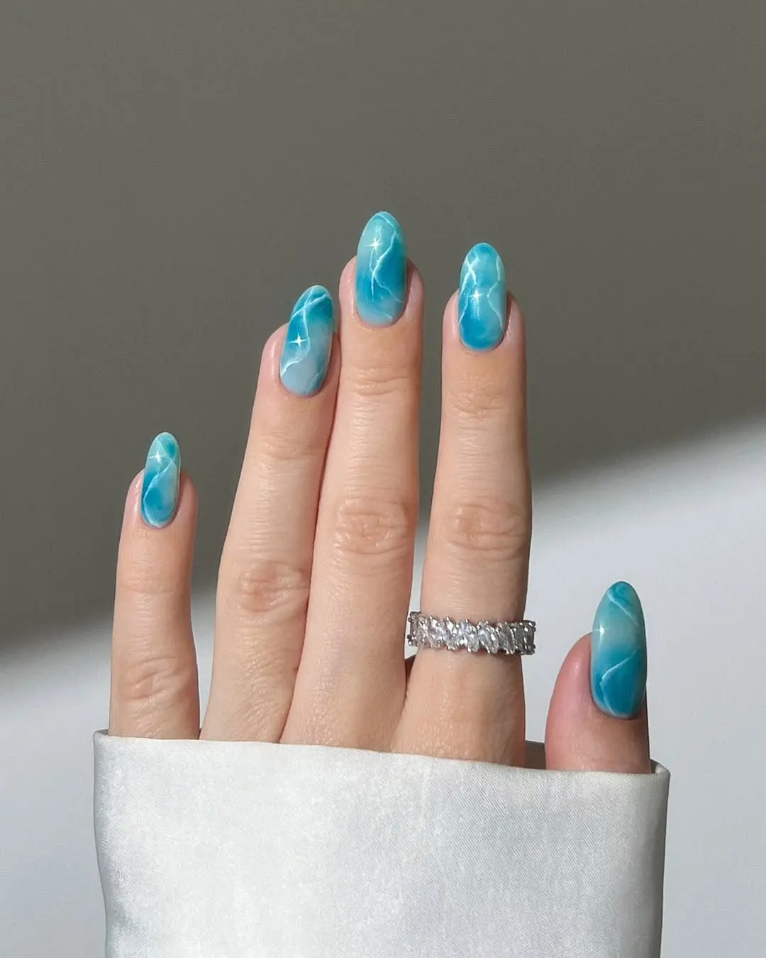 Charming glittery aqua waves on stylish nails