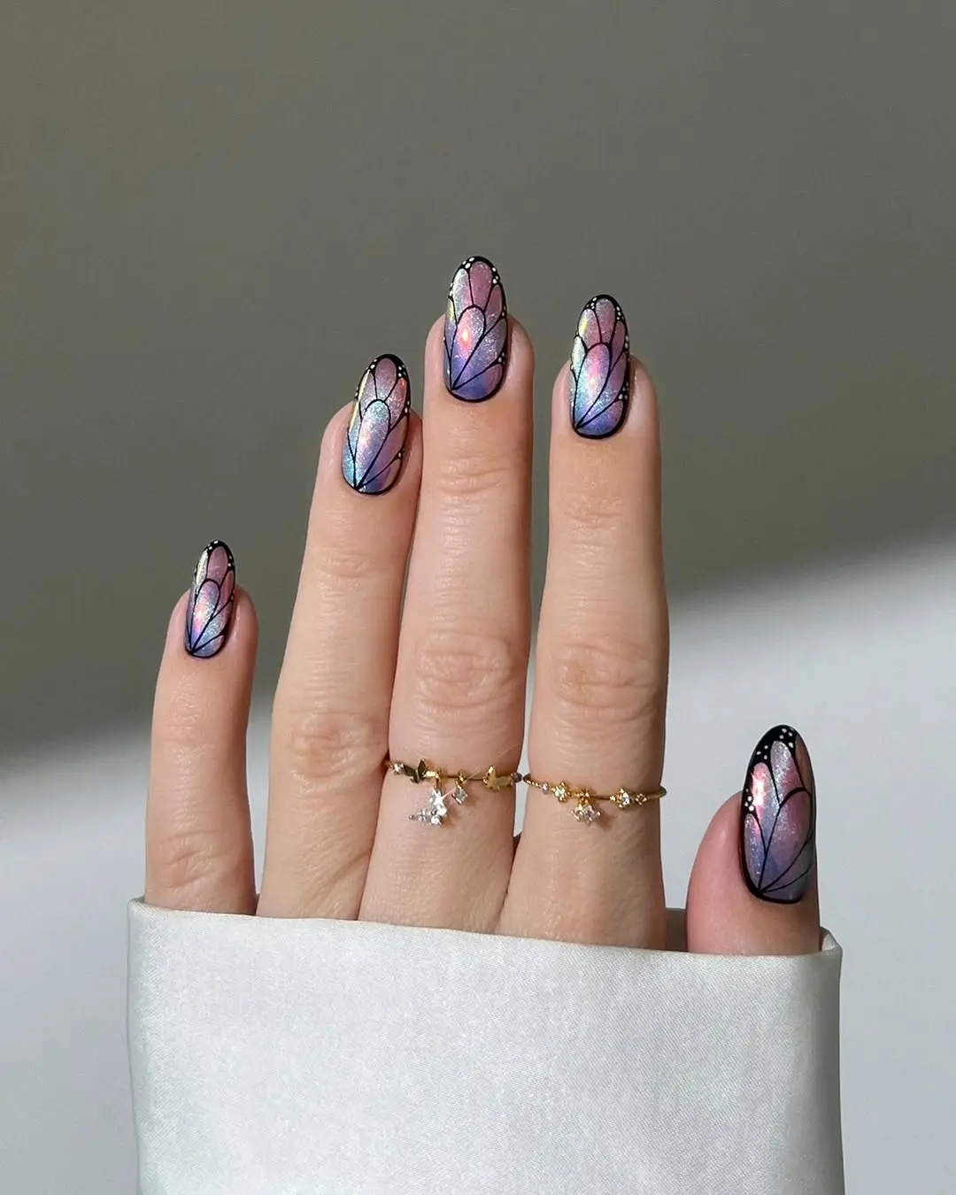 Gorgeous Sparkly Butterfly-Inspired Nail Art