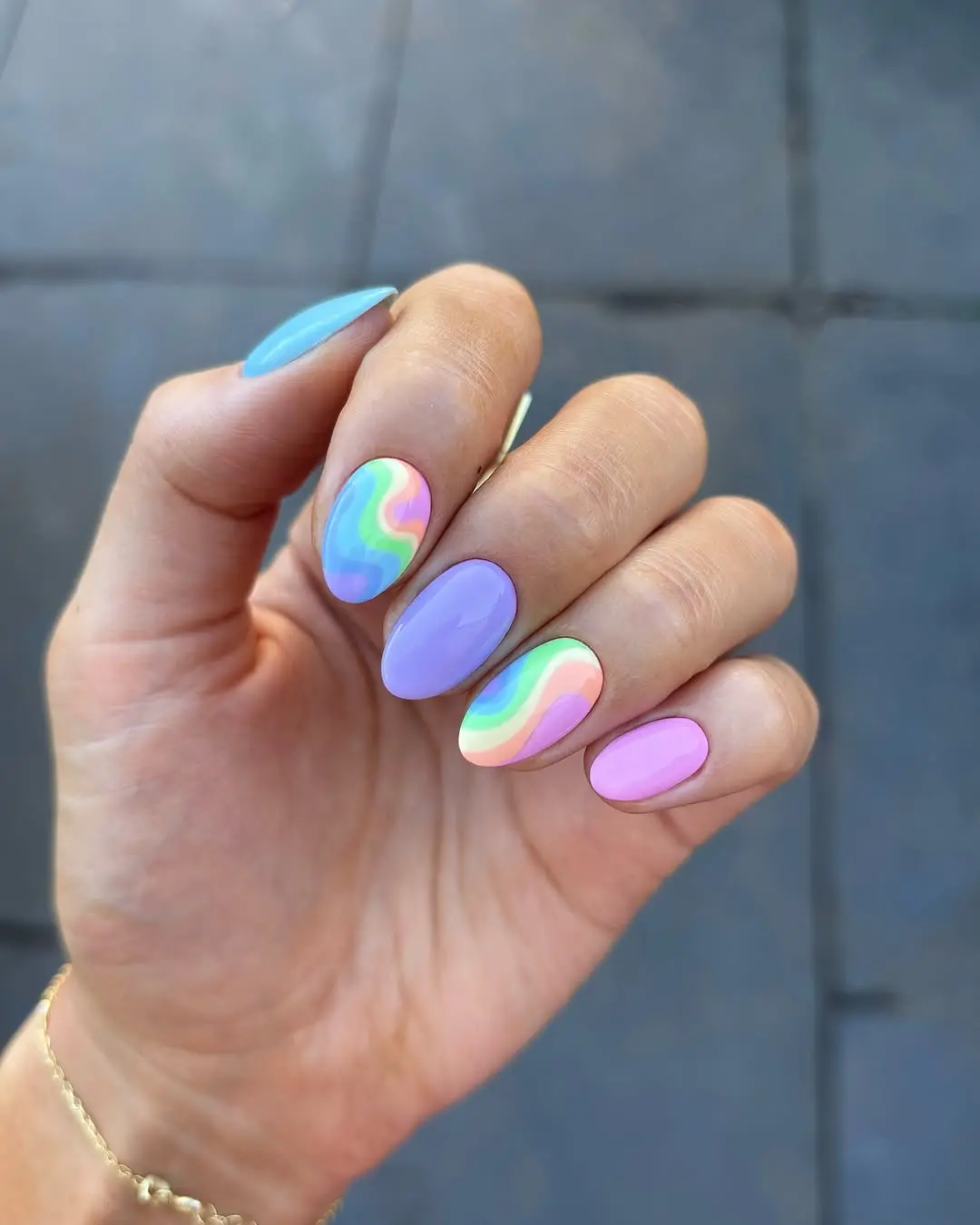 Colorful summer nails with wavy patterns