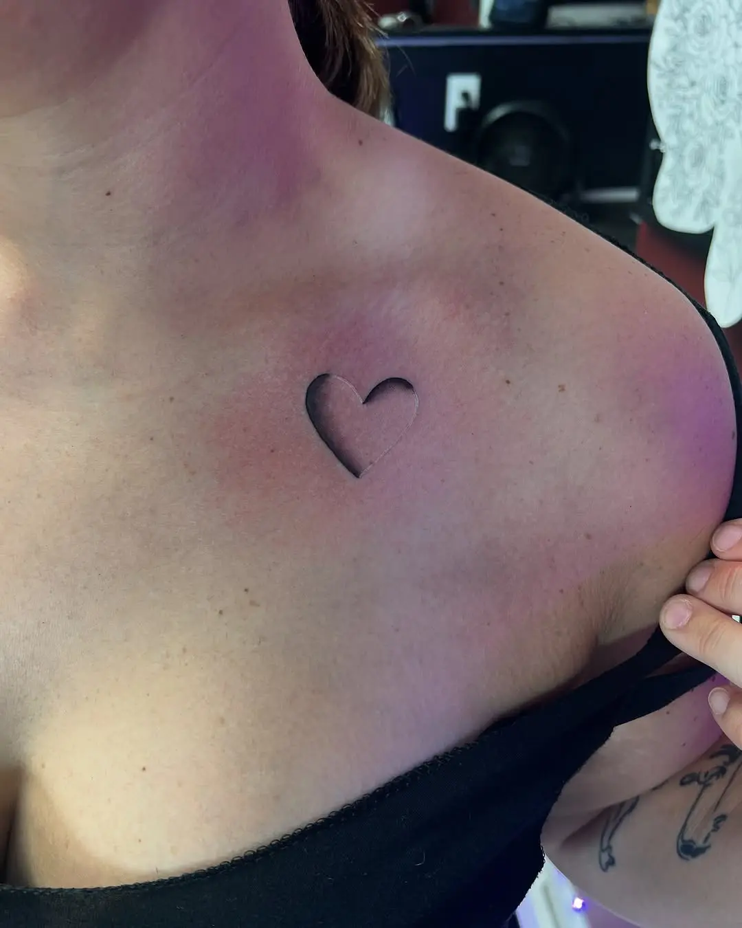 Intricate 3D heart tattoo on shoulder