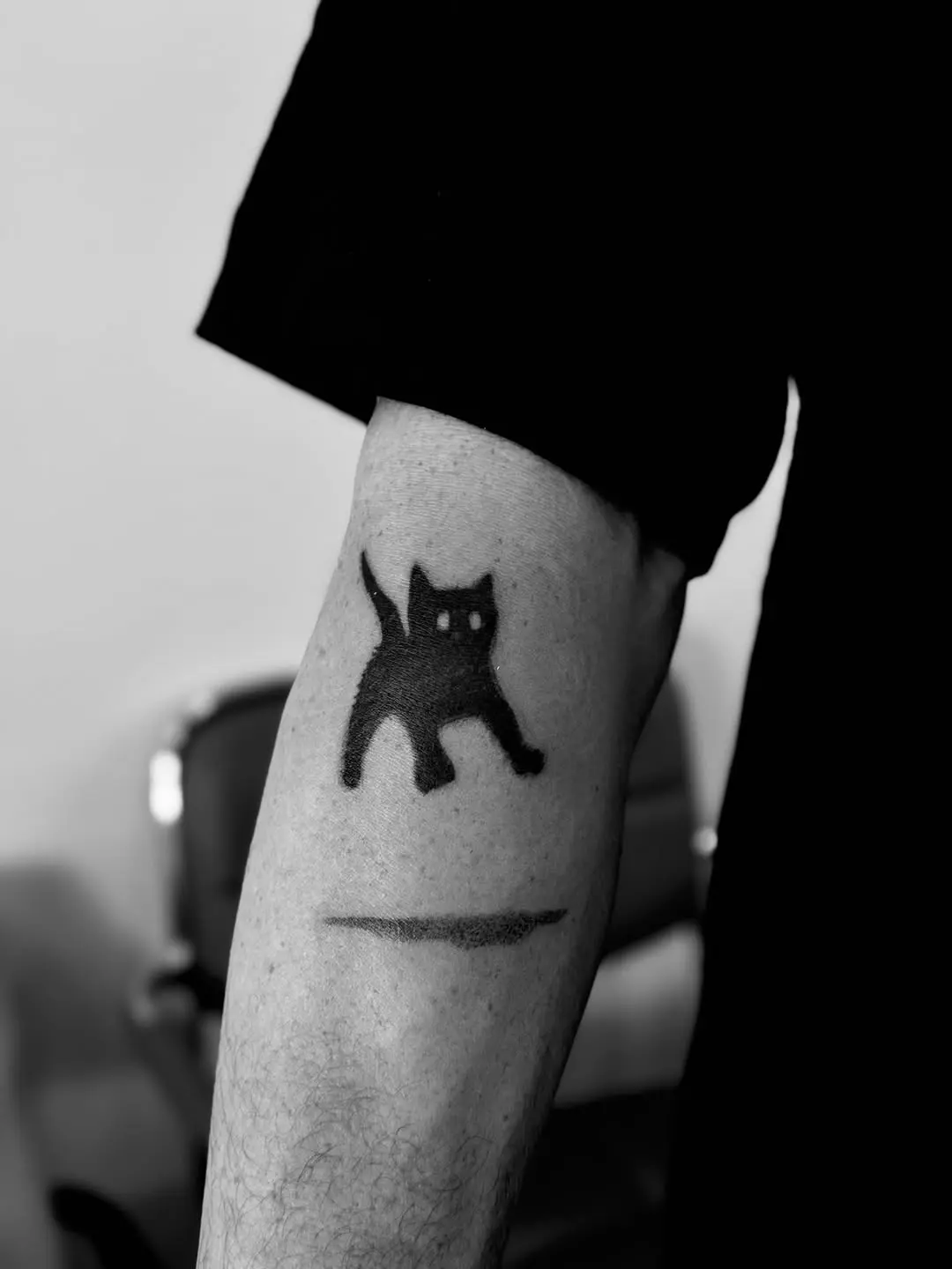 Stylish minimalist black cat tattoo design