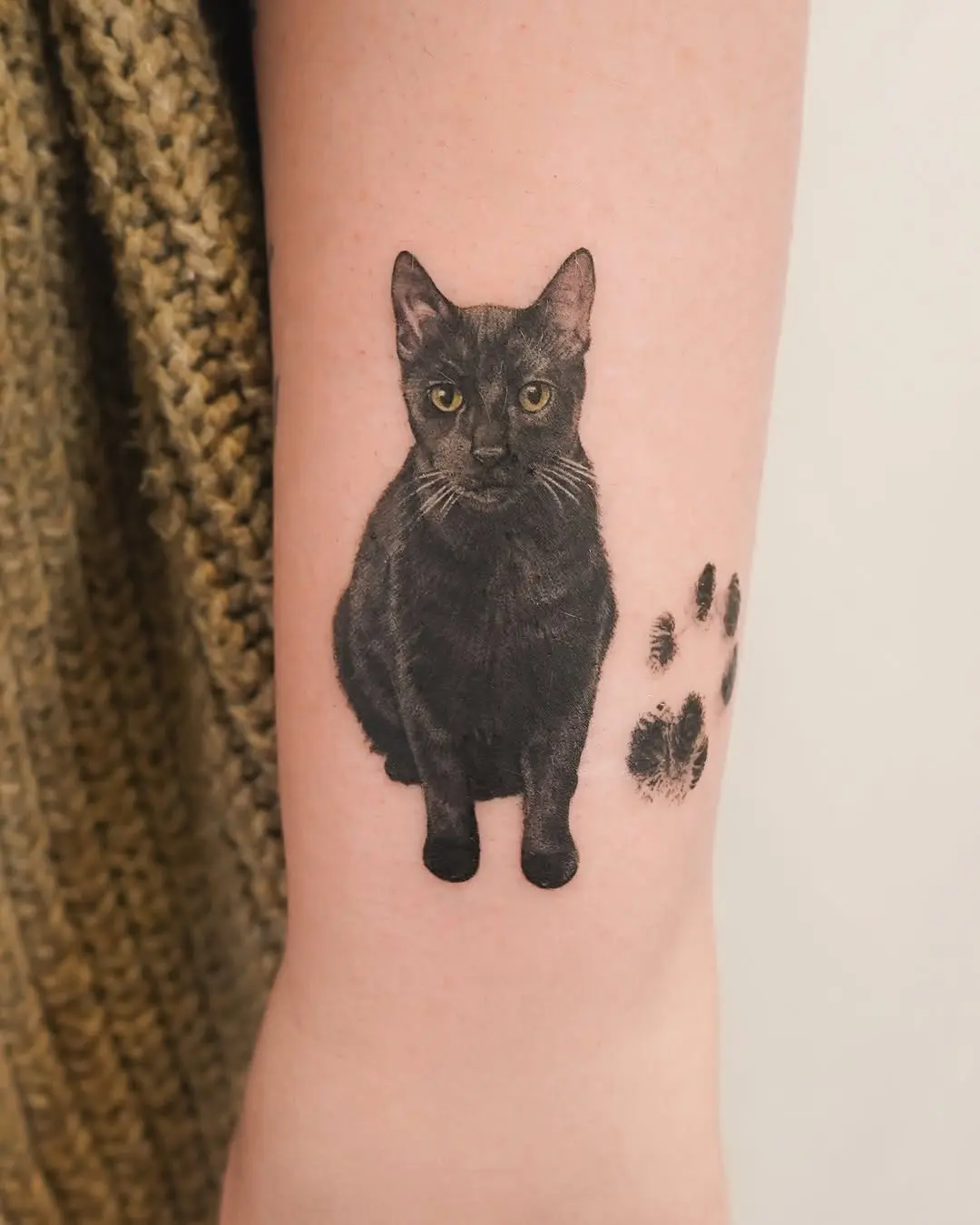 Realistic black cat with paw prints design