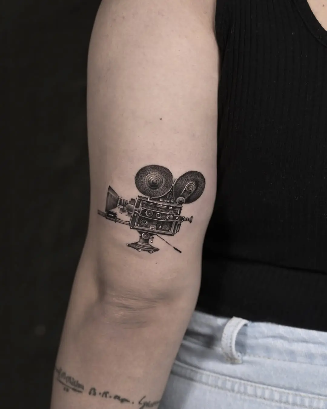 Vintage camera tattoo exudes artistic nostalgia