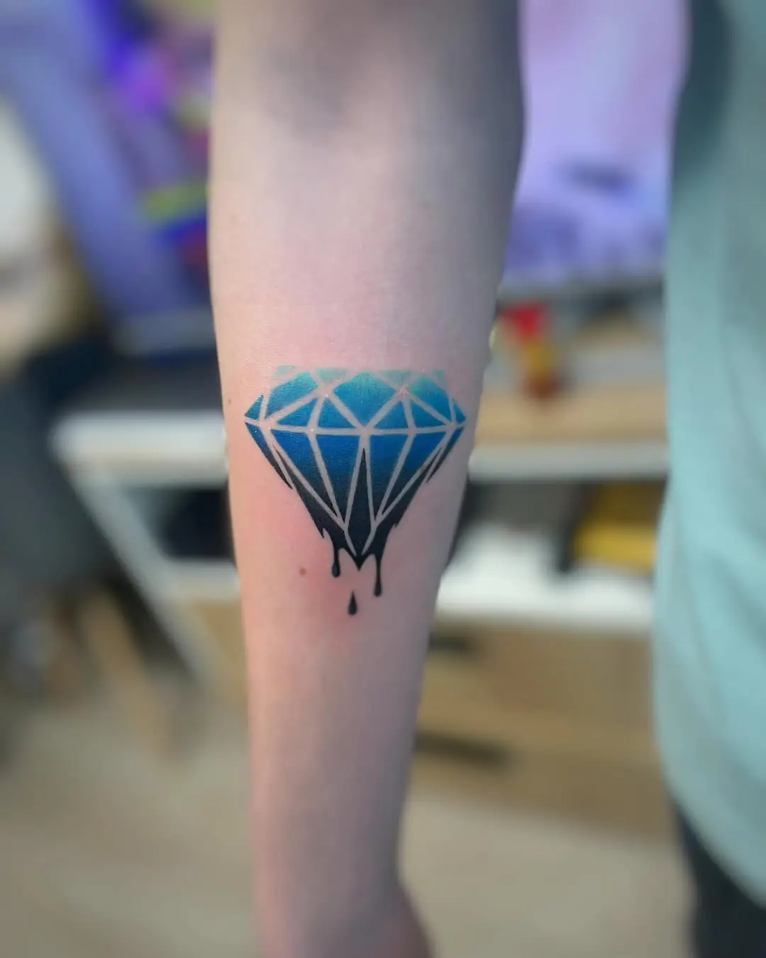 Stylish diamond tattoo with unique drip effect