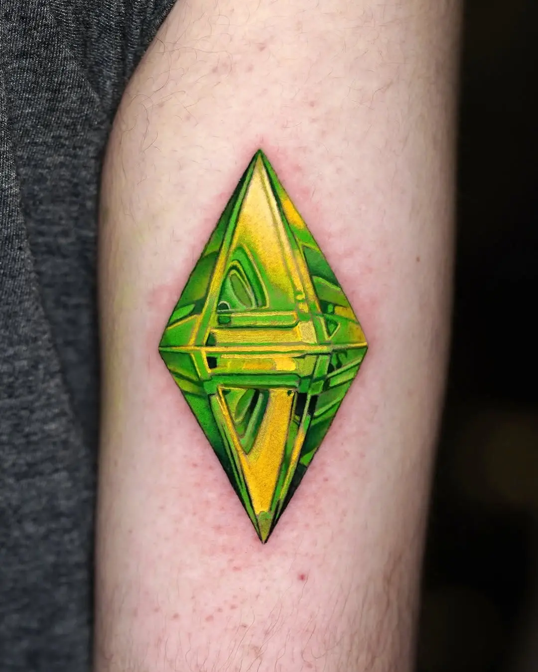 Vibrant diamond tattoo with a unique twist