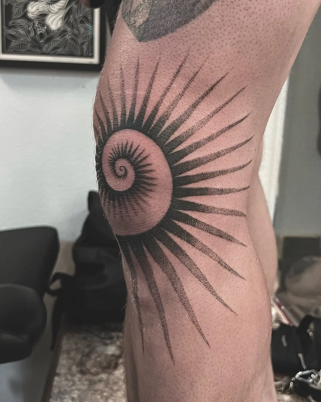 Stunning Fibonacci spiral tattoo on the leg