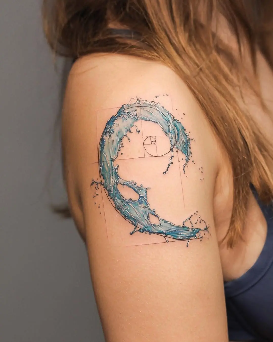 Dynamic wave design inspired by Fibonacci sequence