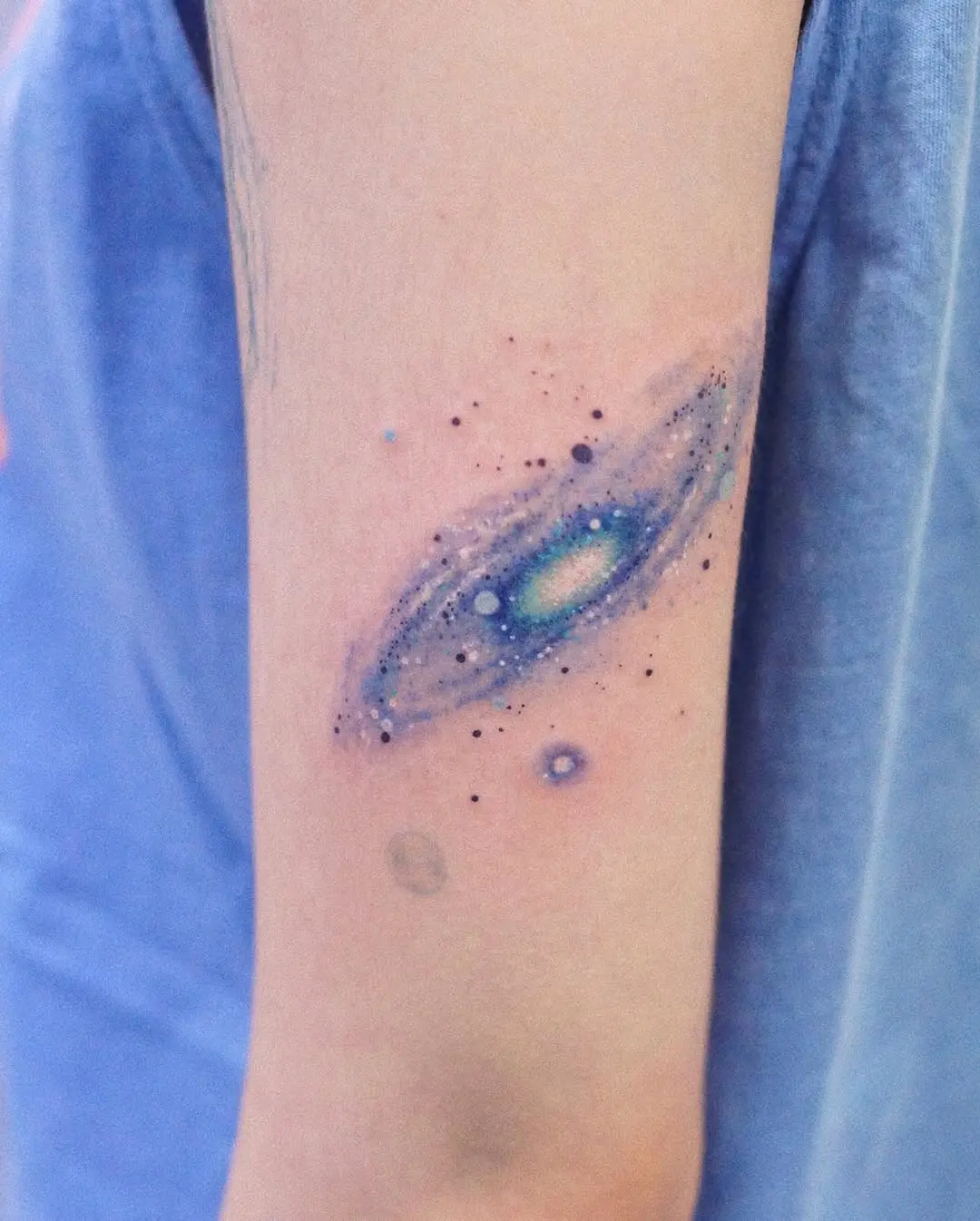 Cosmic beauty in vibrant galaxy tattoo