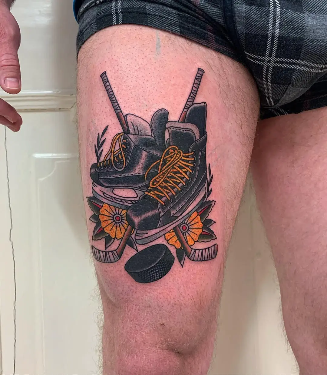 Dynamic hockey skates tattoo on the thigh