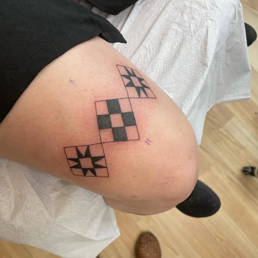 Stylish quilt design tattoo on the leg