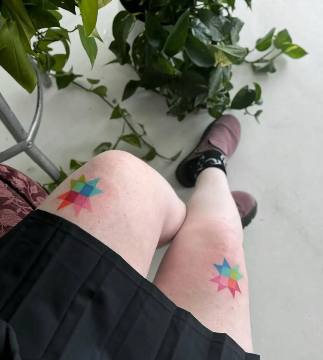 Vivid quilt-inspired star tattoos on thighs
