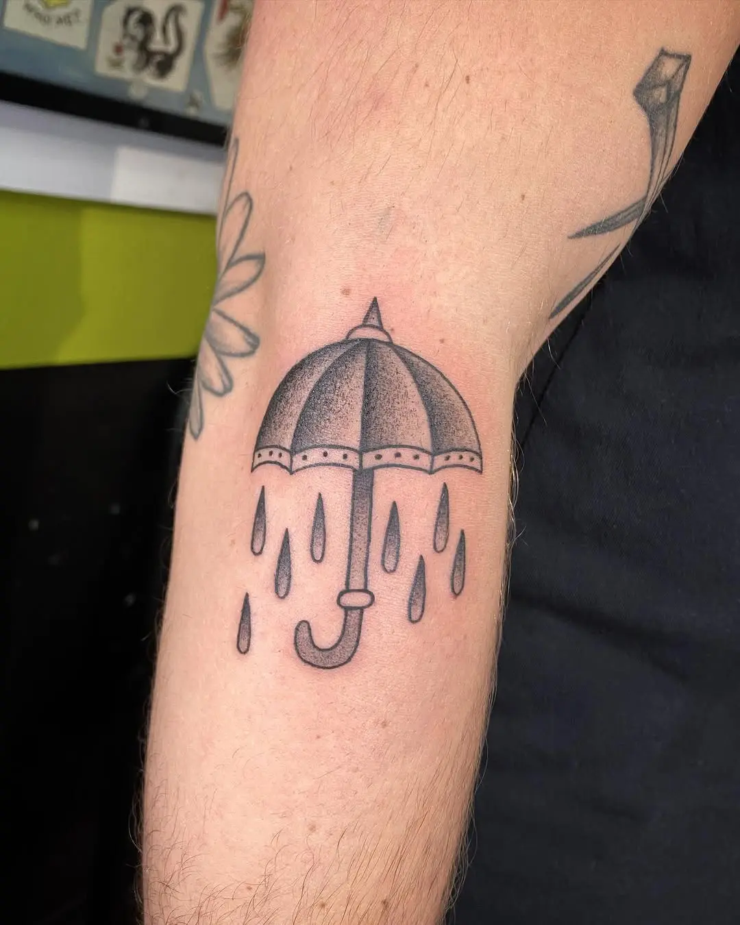 Stylish umbrella tattoo with raindrops design
