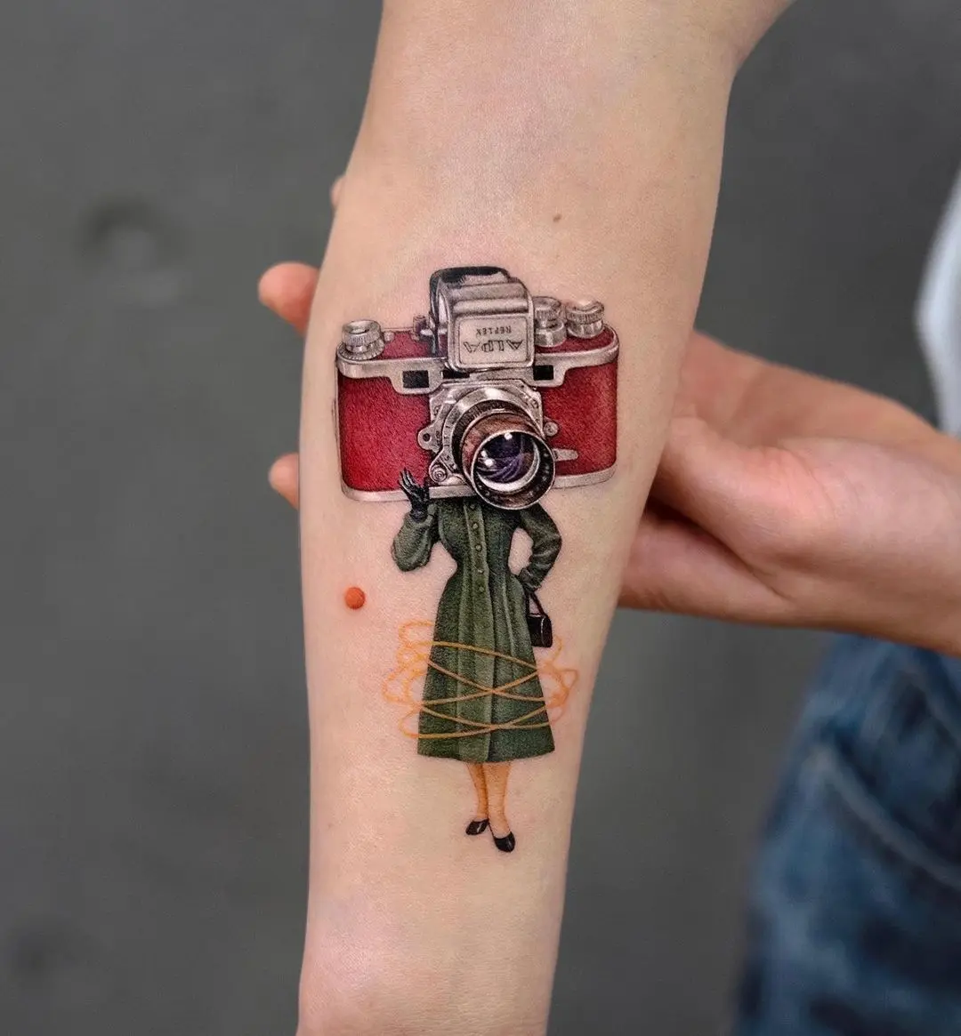 Stylish vintage camera tattoo with artistic flair