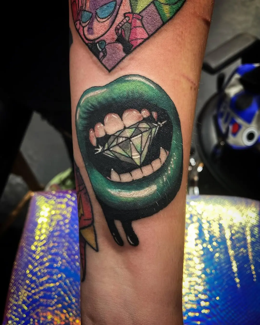 Vivid lips with diamond: an edgy tattoo design