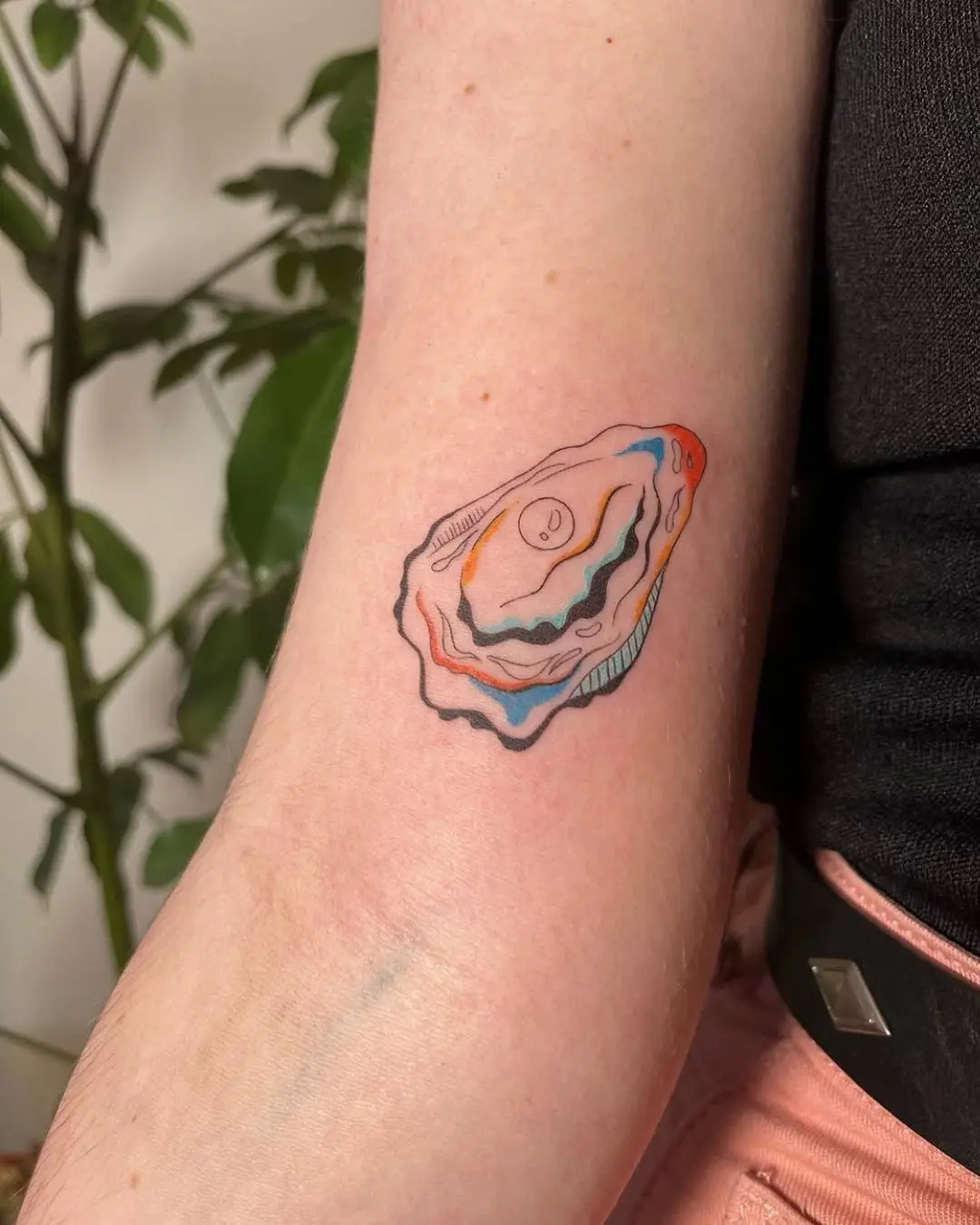 Vibrant oyster tattoo with colorful details