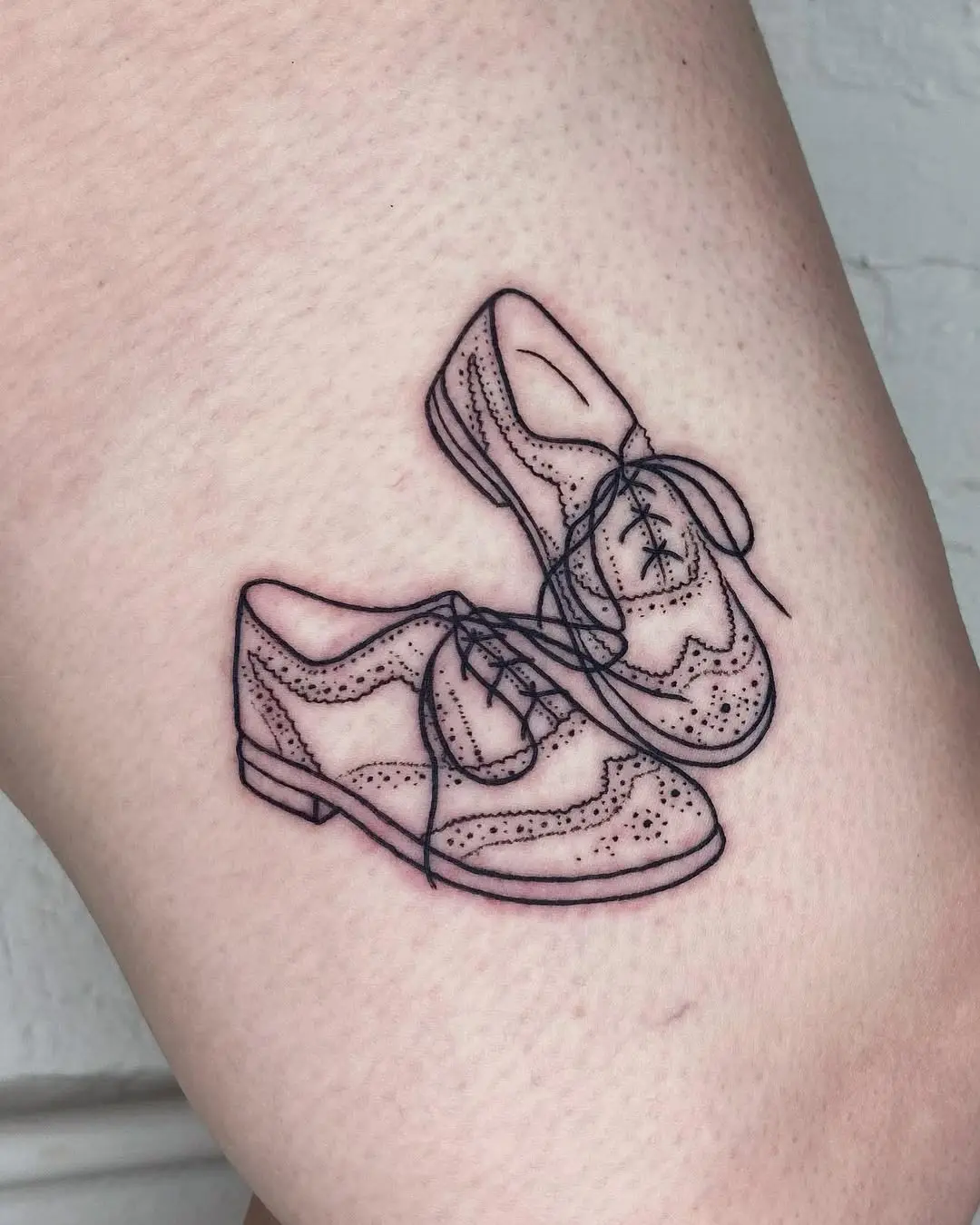 Chic minimalist shoe tattoo design