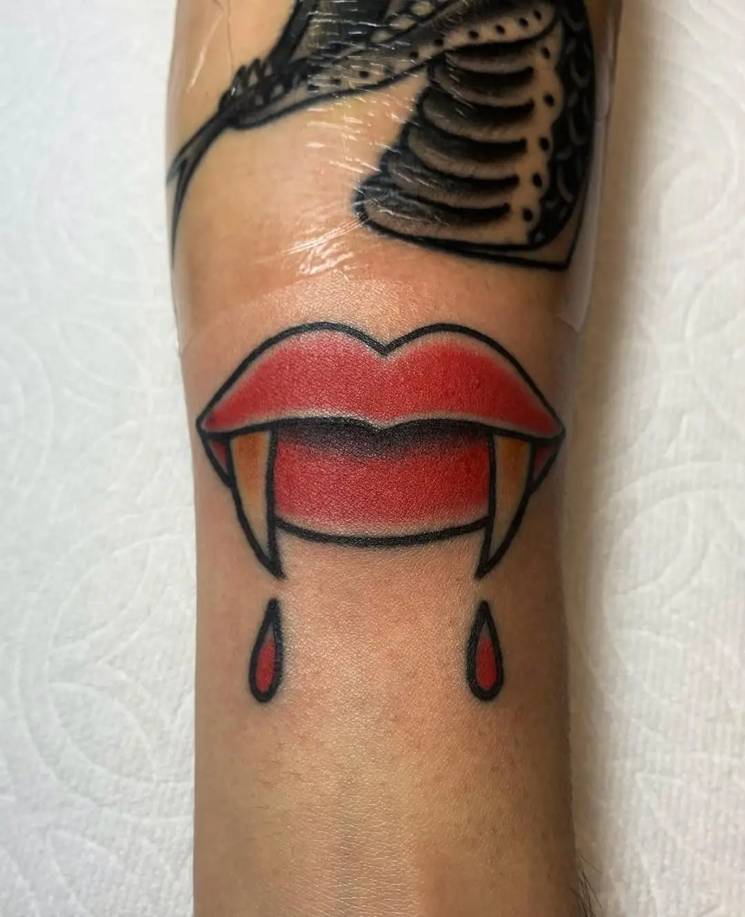 Bold Vampire Lips with Edgy Fangs Design