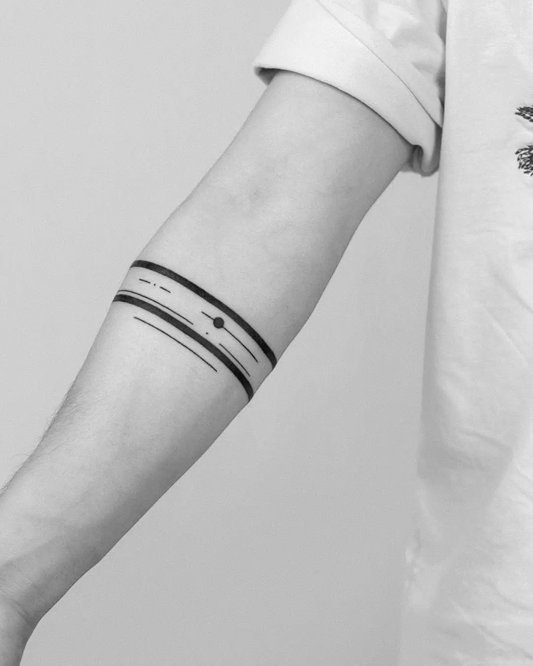 Sleek Minimalist Armband Tattoo Design