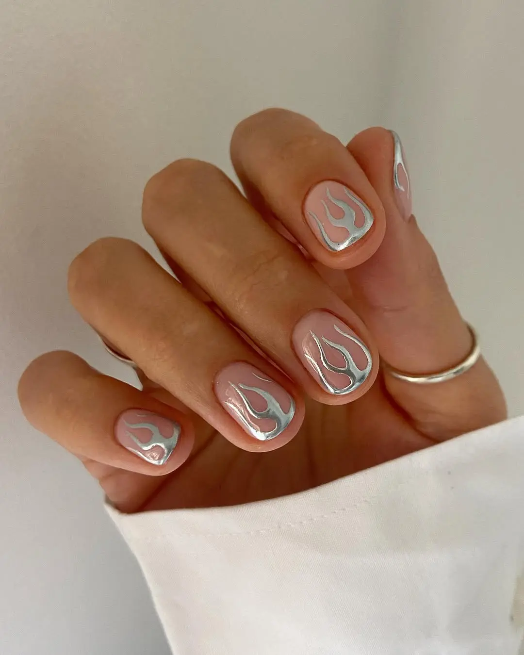 Stylish short nails with trendy flame design